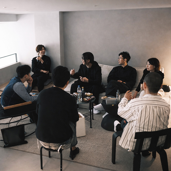 廣州據點成立時的設計團隊內部協調會議圖片