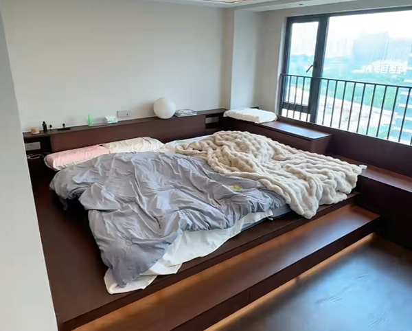 主人房地台床現場案例